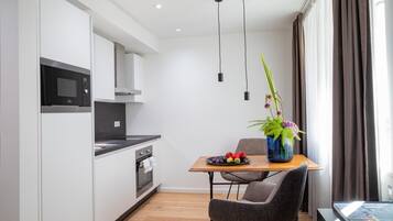 KylskÄp, mikrovÄgsugn, spishÀll och diskmaskin