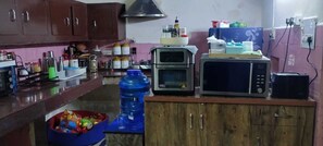 Private kitchen - Affordable no frills homestay (Noida)