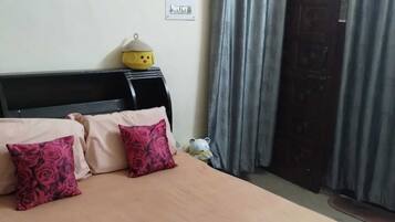 2 bedrooms, iron/ironing board, free WiFi