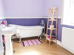 Cottage | Bathroom