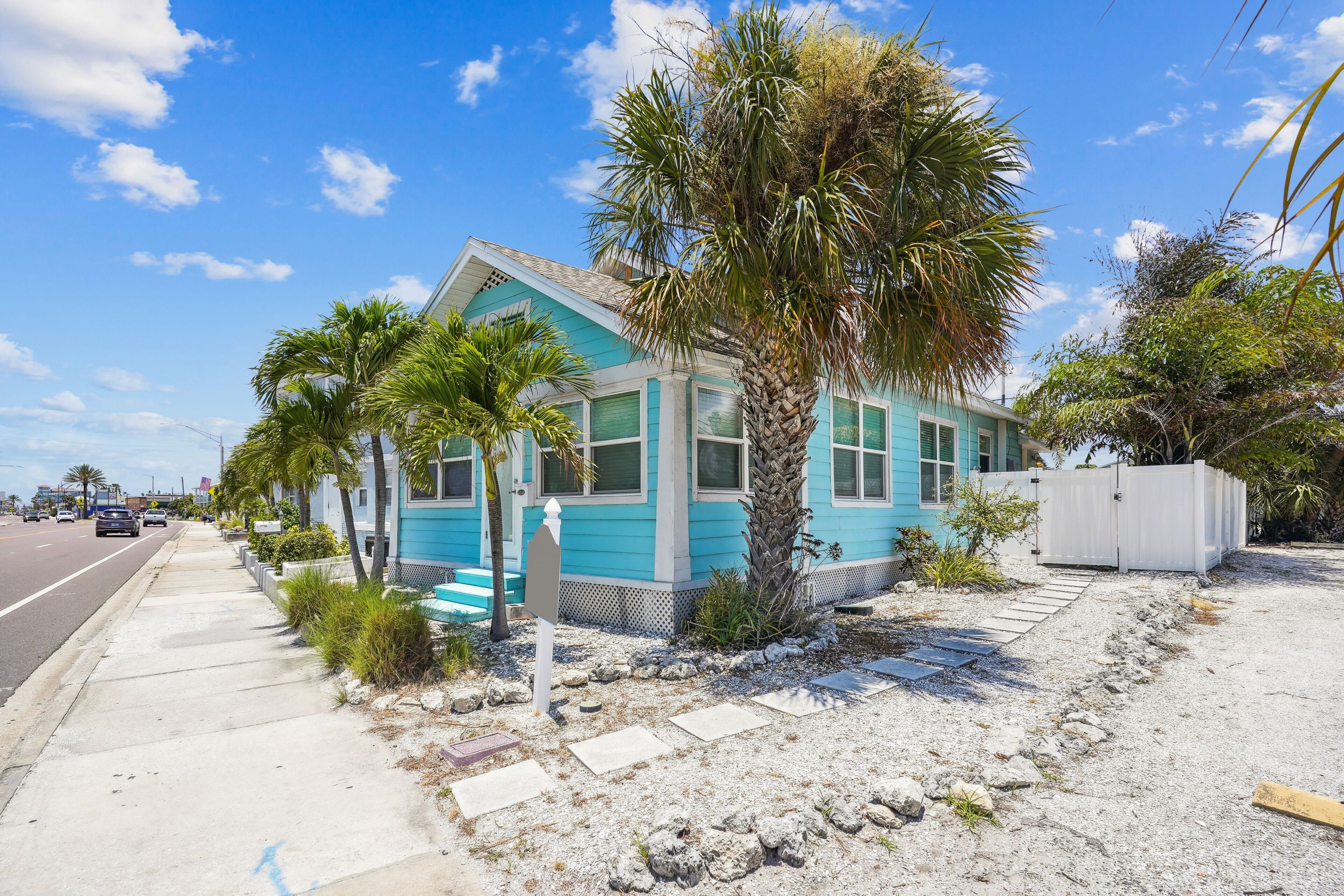 ☀️Happy Home-Across Street from Beach-3BR-Madeira Beach-Great Location☀️