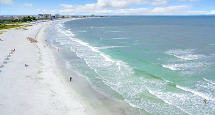 Caprice 301 3rd Floor Corner|Stunning Beach Views|Walk to everything!