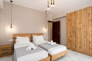 3 bedrooms, iron/ironing board, travel crib, free WiFi