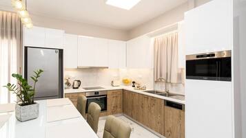 Refrigerador, microondas, horno, lavavajillas