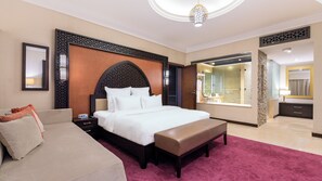 Minibar, in-room safe, individually decorated, individually furnished - Grand Millennium Gizan (Jizan)