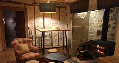 CHARMING COTTAGE JUST 10 MNS FROM FIGEAC