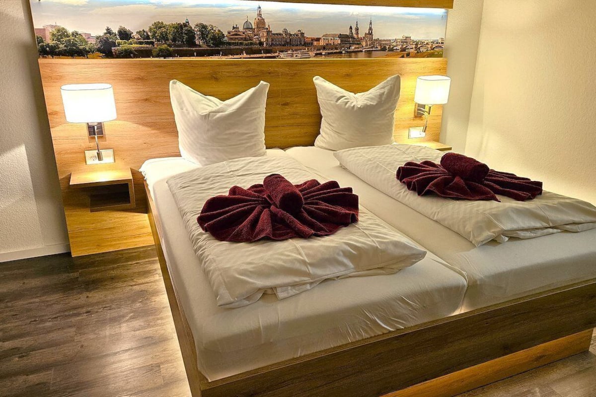 Deluxe Double Room | Hypo-allergenic bedding, desk, soundproofing, free WiFi