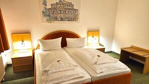 Standard Double Room | Hypo-allergenic bedding, desk, soundproofing, free WiFi
