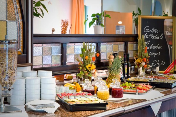 Daily buffet breakfast (EUR 11.50 per person)