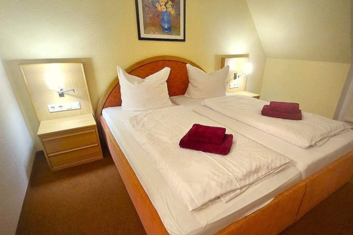 Economy Double Room | Hypo-allergenic bedding, desk, soundproofing, free WiFi
