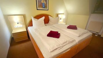 Ropa de cama hipoalergénica, escritorio y sistema de insonorización