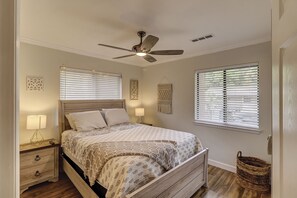 2 bedrooms, iron/ironing board, Internet, bed sheets