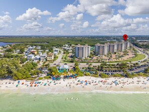 Beach nearby, sun loungers, beach towels