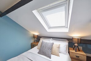 1 habitación, tabla de planchar con plancha, internet y ropa de cama