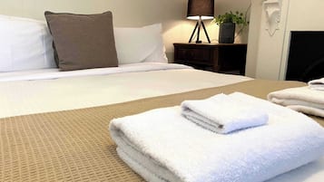 6 bedrooms, iron/ironing board, travel cot, WiFi