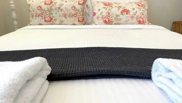 6 bedrooms, iron/ironing board, travel cot, WiFi