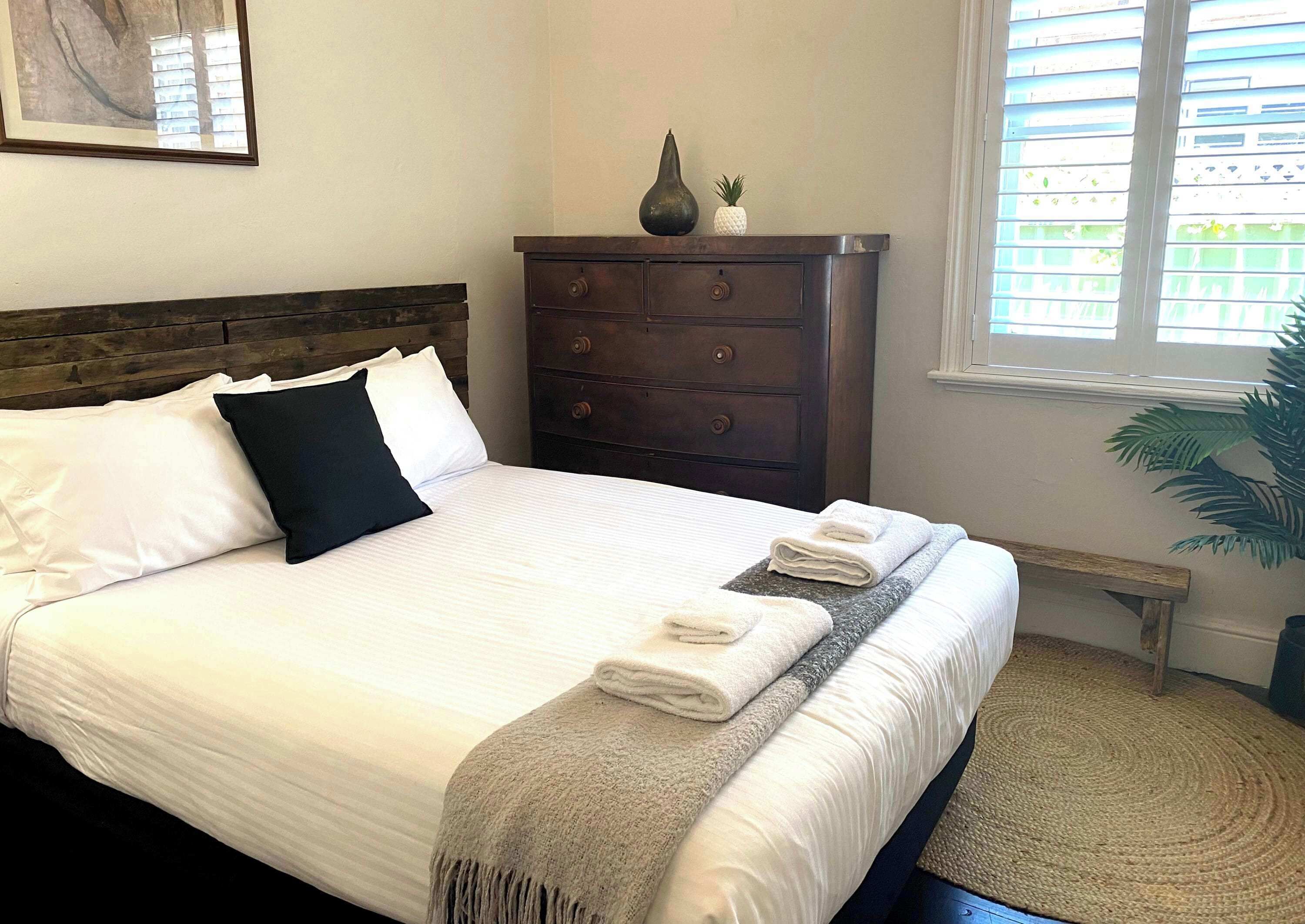 6 bedrooms, iron/ironing board, travel cot, WiFi