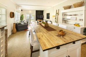 Dining - The Edward Townhouses 151-157 (Orange)