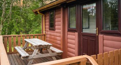Snowdonia Log Cabin-sleeps 4-garden-pets