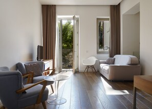 Large 1 Bedroom Apartment with Sofa Bed | Living area | 43-inch Smart TV with satellite channels - Numa Florence Vita (Florence)