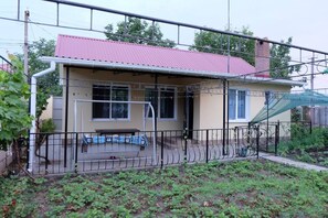 Exterior - Private House Cozy Patio (Одеса)