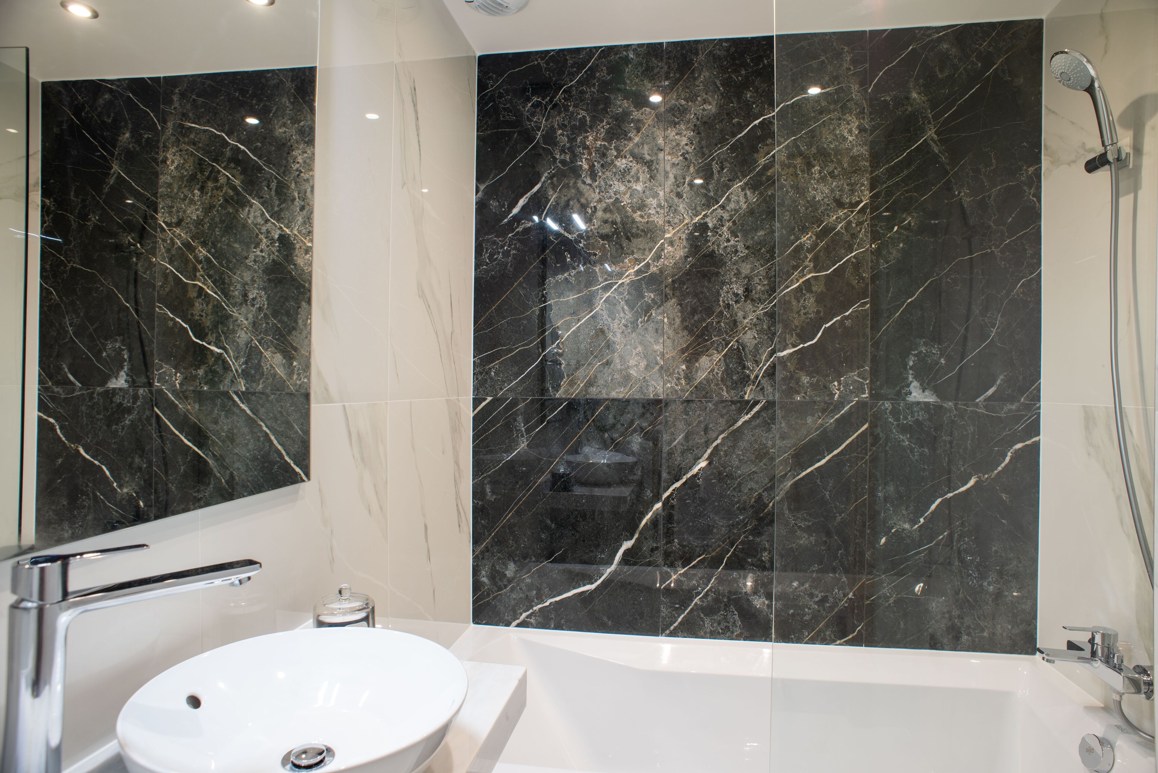 2 bedrooms, premium bedding, minibar, in-room safe