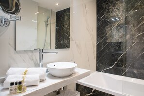 Comfort Room | Bathroom | Hair dryer, towels - Brit Hotel Paris Orly (Thiais)