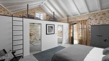 5 bedrooms, iron/ironing board, free WiFi, bed sheets