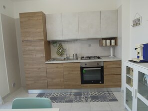 Fridge, oven, coffee/tea maker, toaster - Casa di RO' (Taranto)