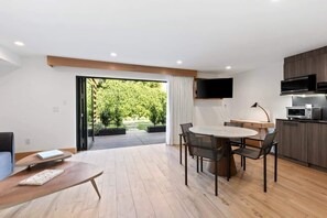 Dining - Malibu Sand Suite #12 by Stay Awhile Villas (Malibu)