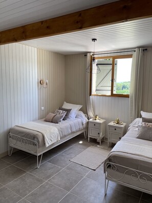 4 bedrooms, iron/ironing board, free WiFi, bed sheets