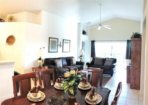 House, 4 Bedrooms | Living room