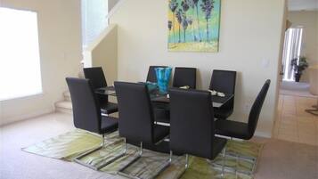 House, 5 Bedrooms | Dining