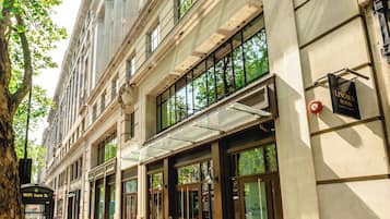 المنشأة من الخارج