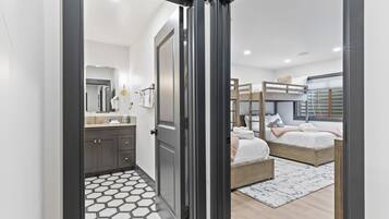 House, 5 Bedrooms | 5 bedrooms, free WiFi