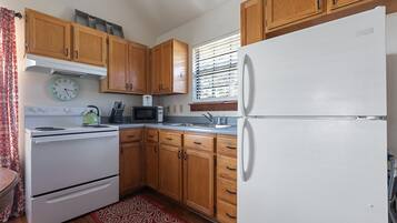 Cottage, 1 phòng ngủ | Bếp riêng | Tủ lạnh, dụng cụ pha cà phê/trà, lò nướng bánh mì