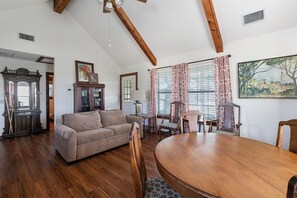 Cottage, 1 Bedroom | Living room | Smart TV
