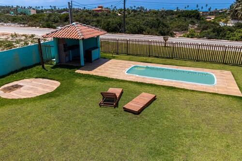 House with leisure facilities inside a gated community.