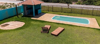 House with leisure facilities inside a gated community.