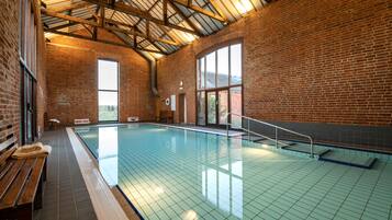 Piscina interna, piscina aquecida