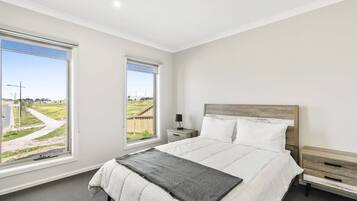 3 chambres, fer et planche à repasser, Wi-Fi, draps fournis