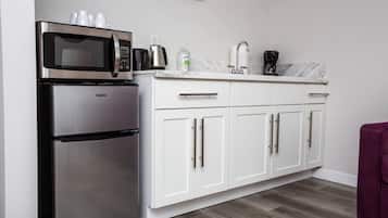 Microwave, coffee/tea maker, electric kettle, toaster