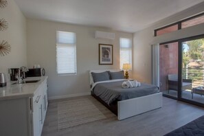 1 habitación, tabla de planchar con plancha, wifi y ropa de cama 