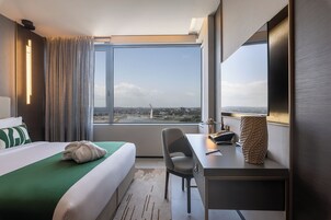 Presidential Suite, Lagoon View | 1 bedroom, in-room safe, laptop workspace, soundproofing