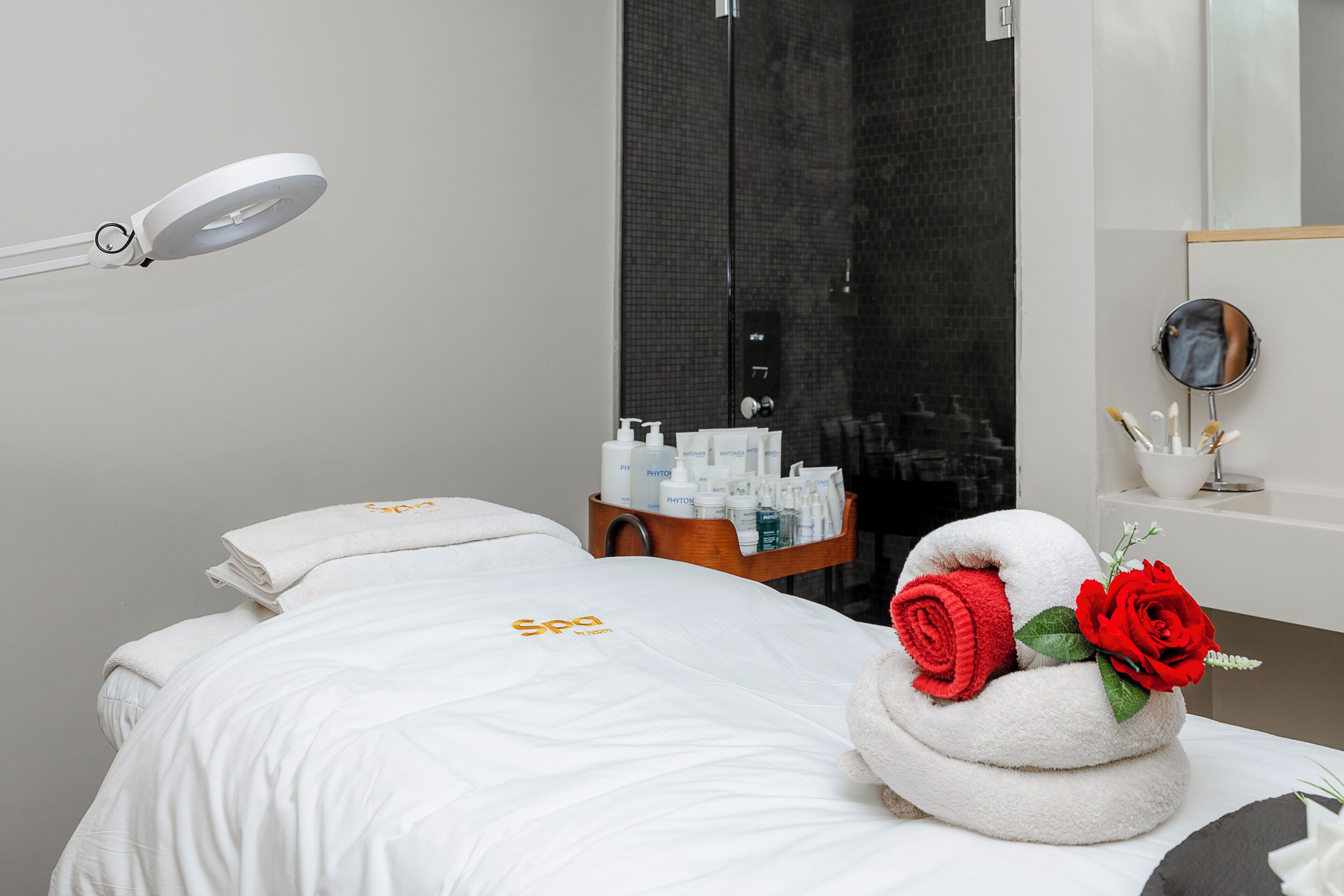 Massages aux pierres chaudes, massages des tissus profonds