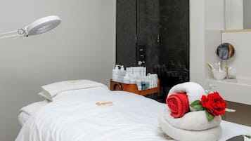 Massages aux pierres chaudes, massages des tissus profonds