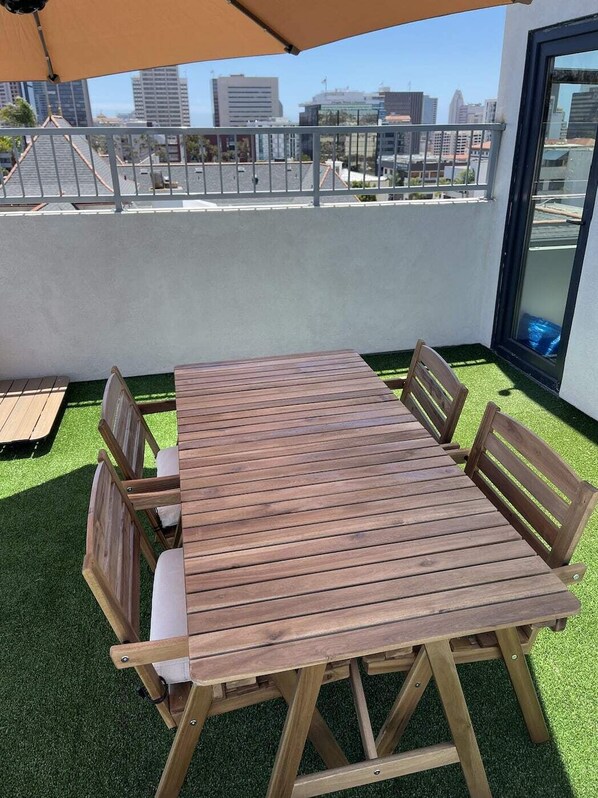 Outdoor dining