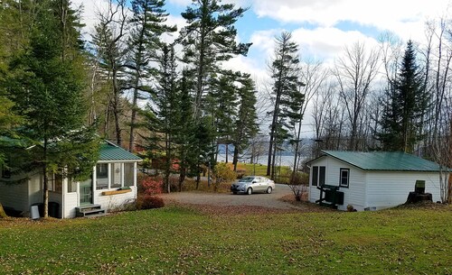 3 cottages near lake.