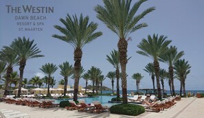 Utendørsbasseng og et oppvarmet basseng