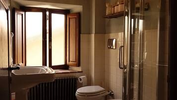 Doccia, asciugacapelli, bidet, asciugamani